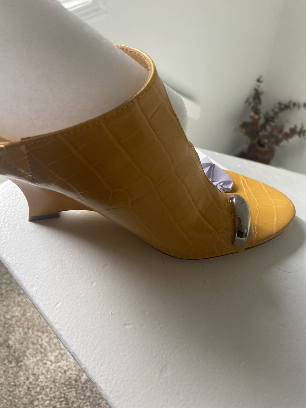 AKIRA AKIRA GOLD GINO MUSTARD CROC WEDGE SANDAL Size 99